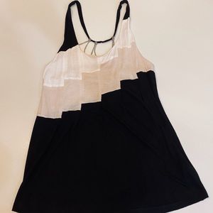 Stylish sleeveless pastel-tricolor chain women top